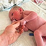 Ezio Brachet a rejoint le concours — aidez-le/la à gagner de superbes lots ! newborn, baby, infant, hand, finger, skin, person, lying_down, blanket, hospital, medical_clip, naked, cute, small, human, closeup, soft_light, tender, new_life, care