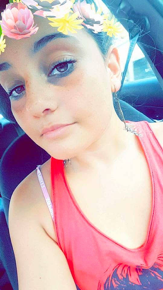 Ema participe au concours pour gagner de l'argent avec cette photo : beauty, black_hair, blond, clothing, color, costume, eye, face, girl, gravure_idol, hair, head, lady, model, organ, person, photo_shoot, photography, pink, skin