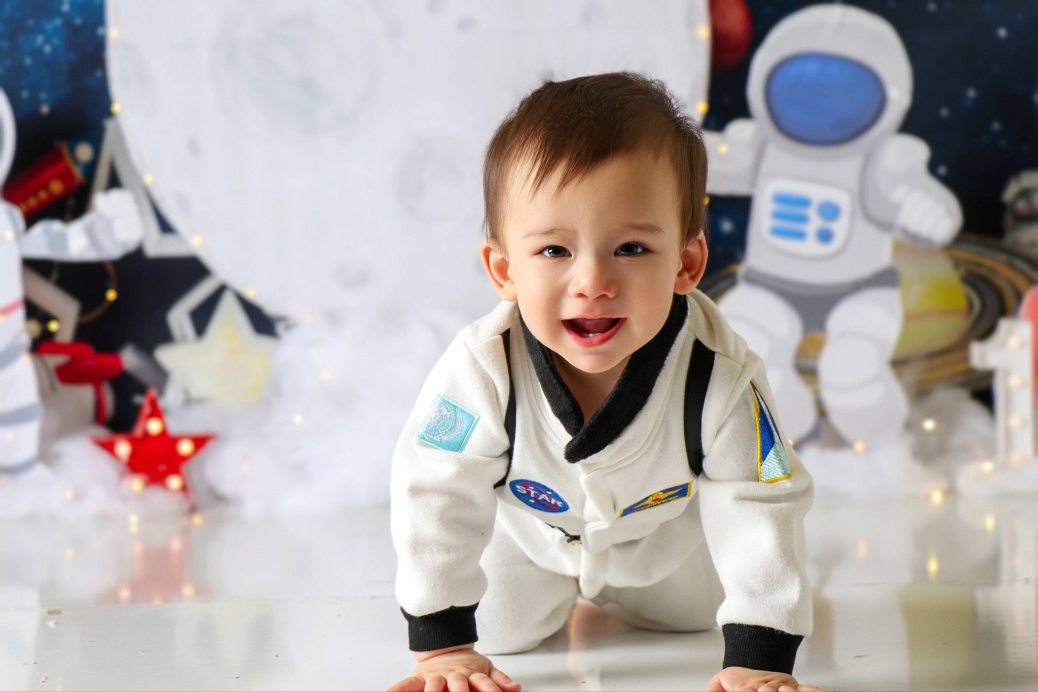 Julian is registered to the contest to win money with this photo: baby, baby_toddler_clothing, cheek, child, event, flooring, fun, happy, holiday, leisure, person, play, portrait_photography, recreation, room, sitting, sleeve, smile, t_shirt, toddler