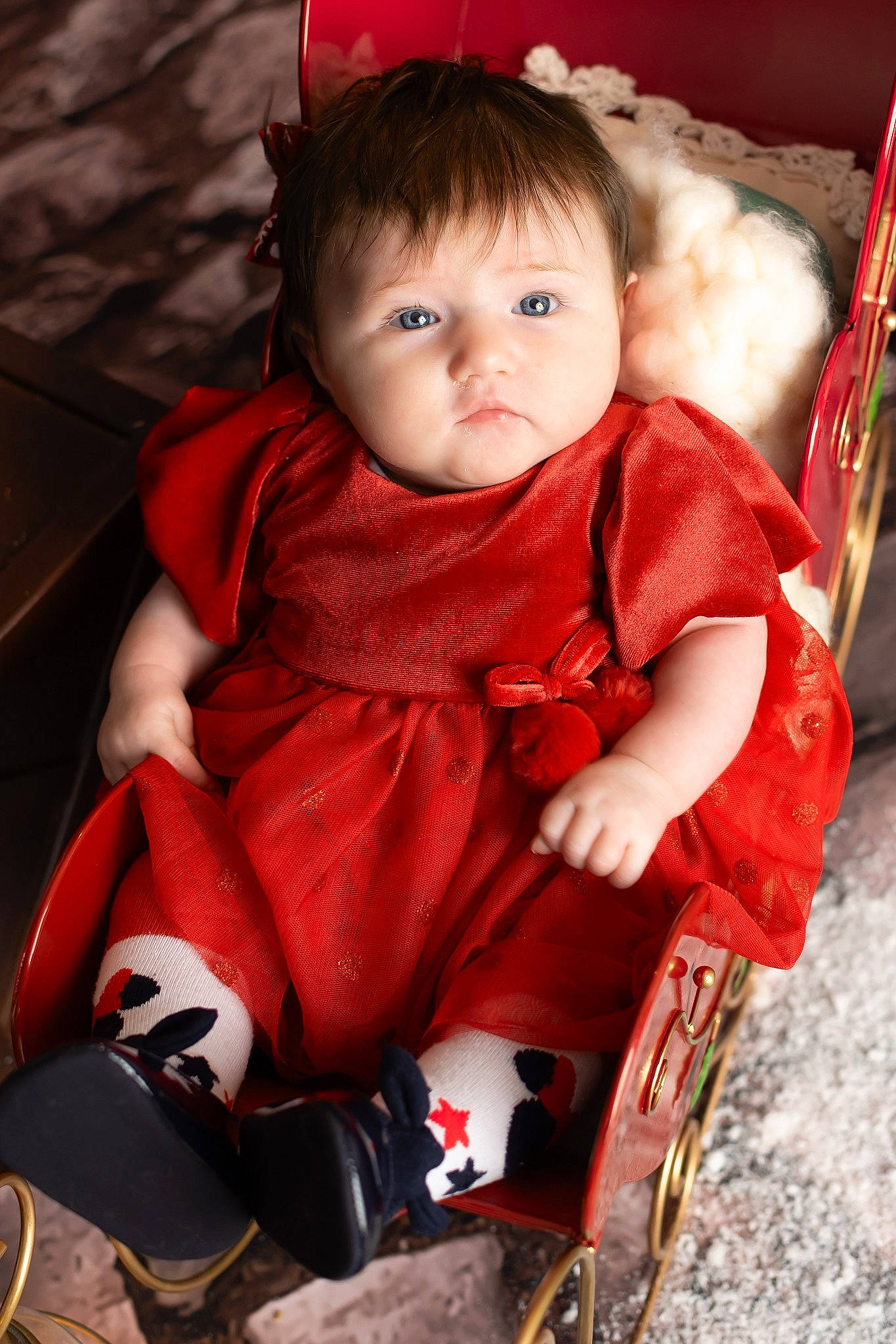 Elena participe au concours pour gagner de l'argent avec cette photo : baby, baby_carriage, baby_products, baby_toddler_clothing, carmine, chair, cheek, child, christmas, event, eye, fun, happy, head, holiday, person, product, sitting, skin, toddler