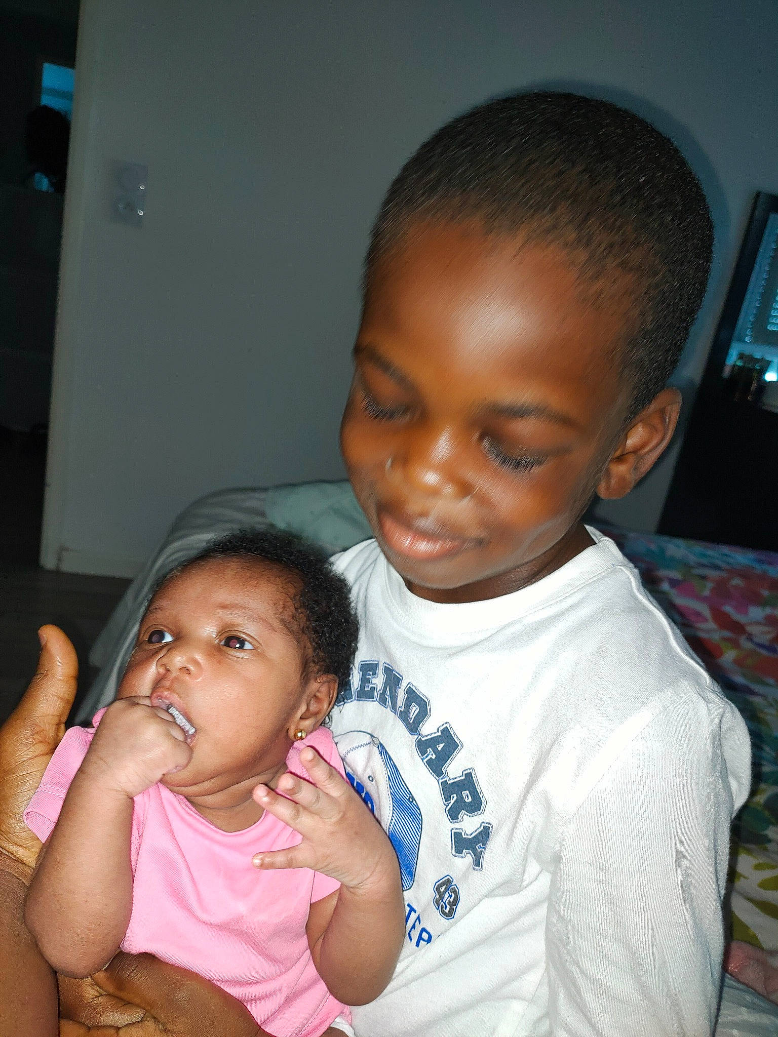 Basit a rejoint le concours — aidez-le/la à gagner de superbes lots ! cheek, chin, ear, eye, eyebrow, face, facial_expression, forehead, hair, hairstyle, happy, joy, lip, mouth, muscle, neck, nose, organ, person, product