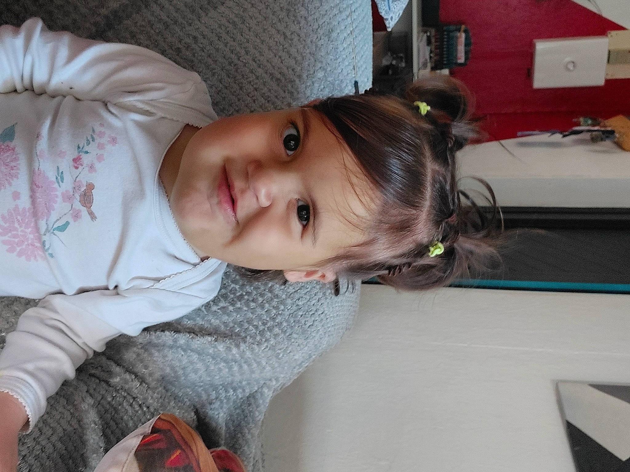 Alizée participe au concours pour gagner de l'argent avec cette photo : baby_toddler_clothing, cheek, child, comfort, fun, hair, happy, head, iris, nose, person, room, sitting, skin, smile, toddler