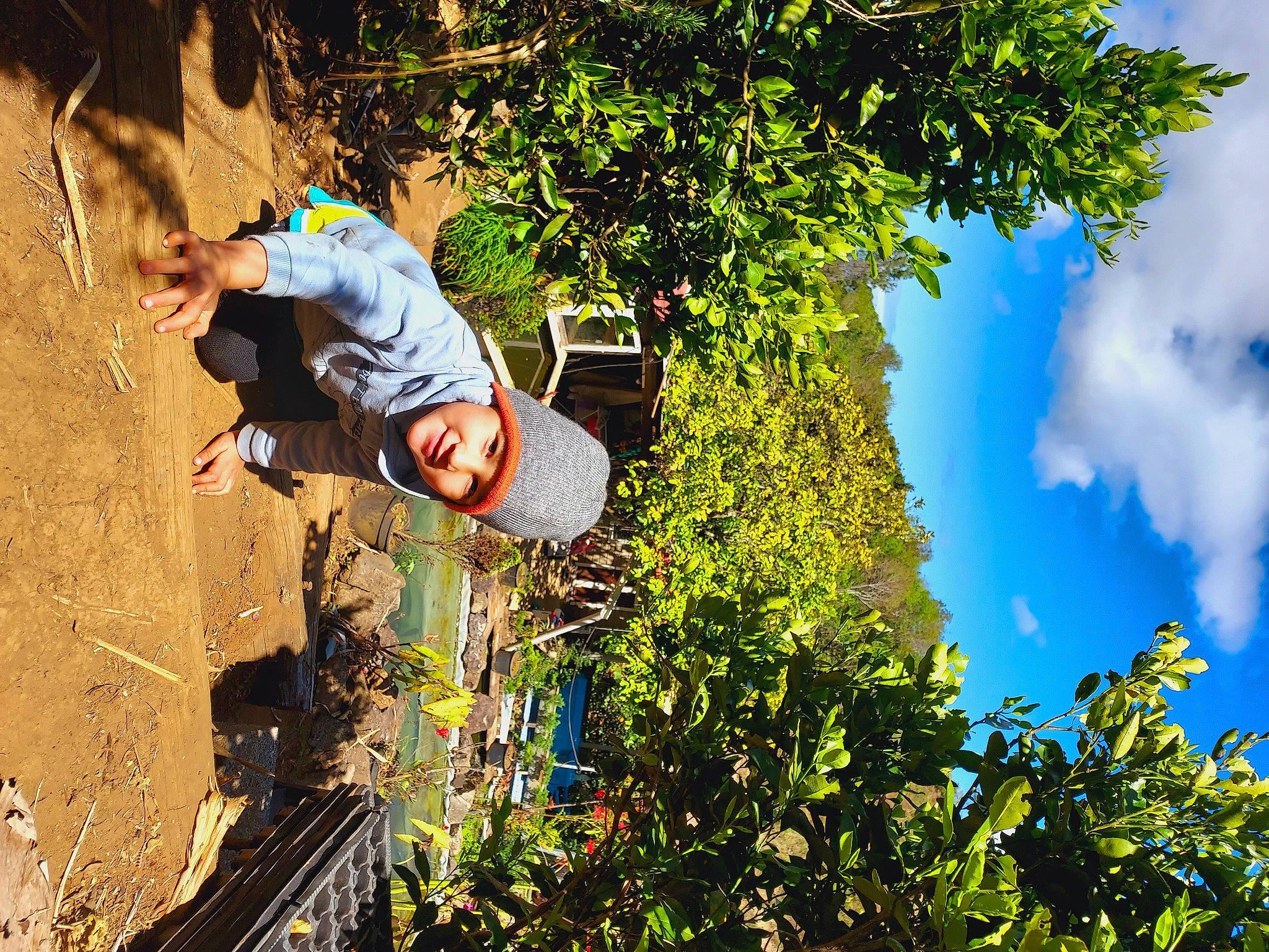 Eyden a rejoint le concours — aidez-le/la à gagner de superbes lots ! azure, cloud, daytime, electric_blue, extreme_sport, fun, grass, happy, headwear, joy, leaf, leisure, nature, people_in_nature, person, plant, recreation, rolling, sky, tree