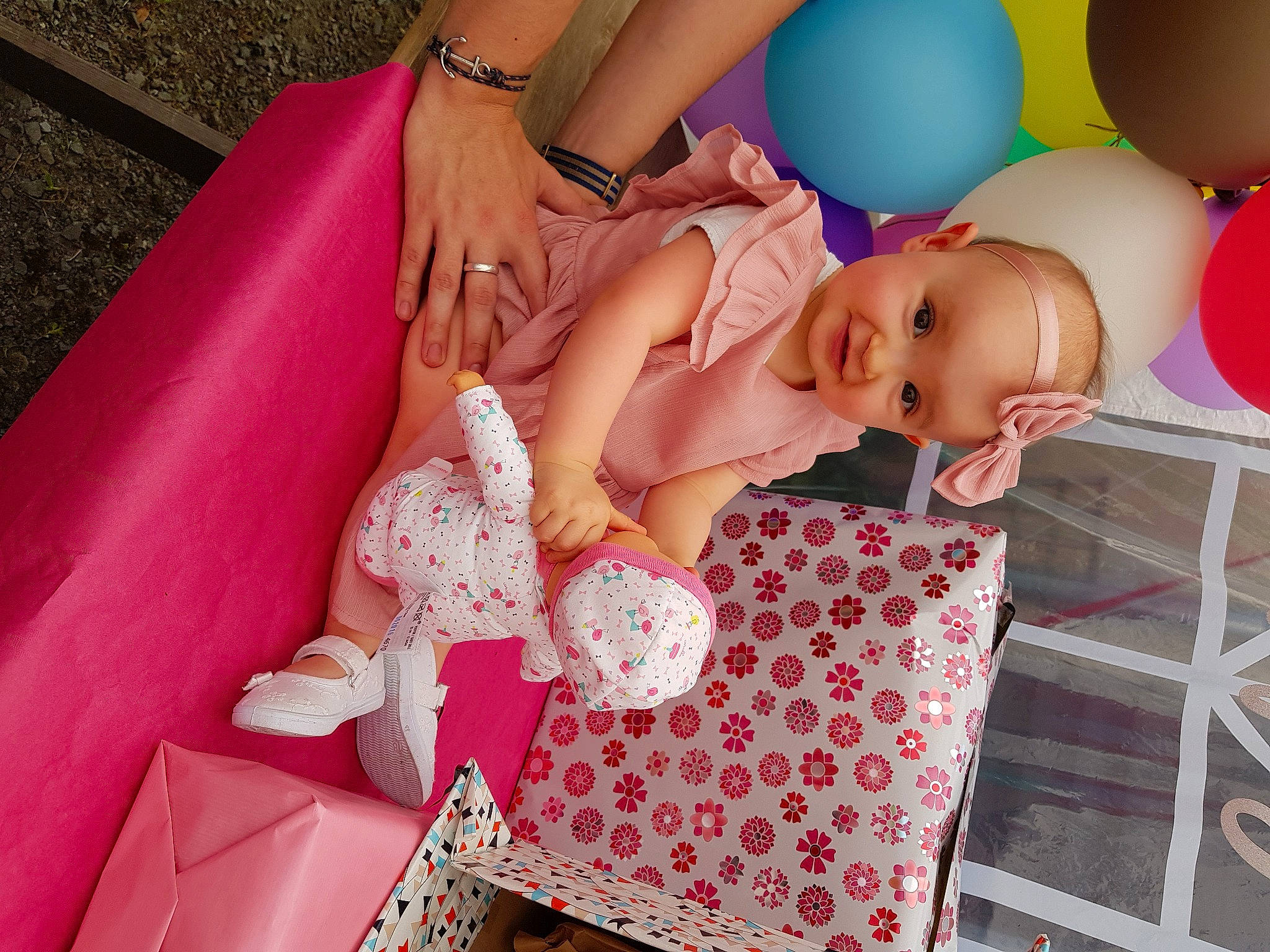 Joyce participe au concours pour gagner de l'argent avec cette photo : baby, baby_toddler_clothing, balloon, beauty, child, fun, happy, leisure, magenta, organ, person, pink, product, purple, red, skin, sock, textile, thigh, toddler