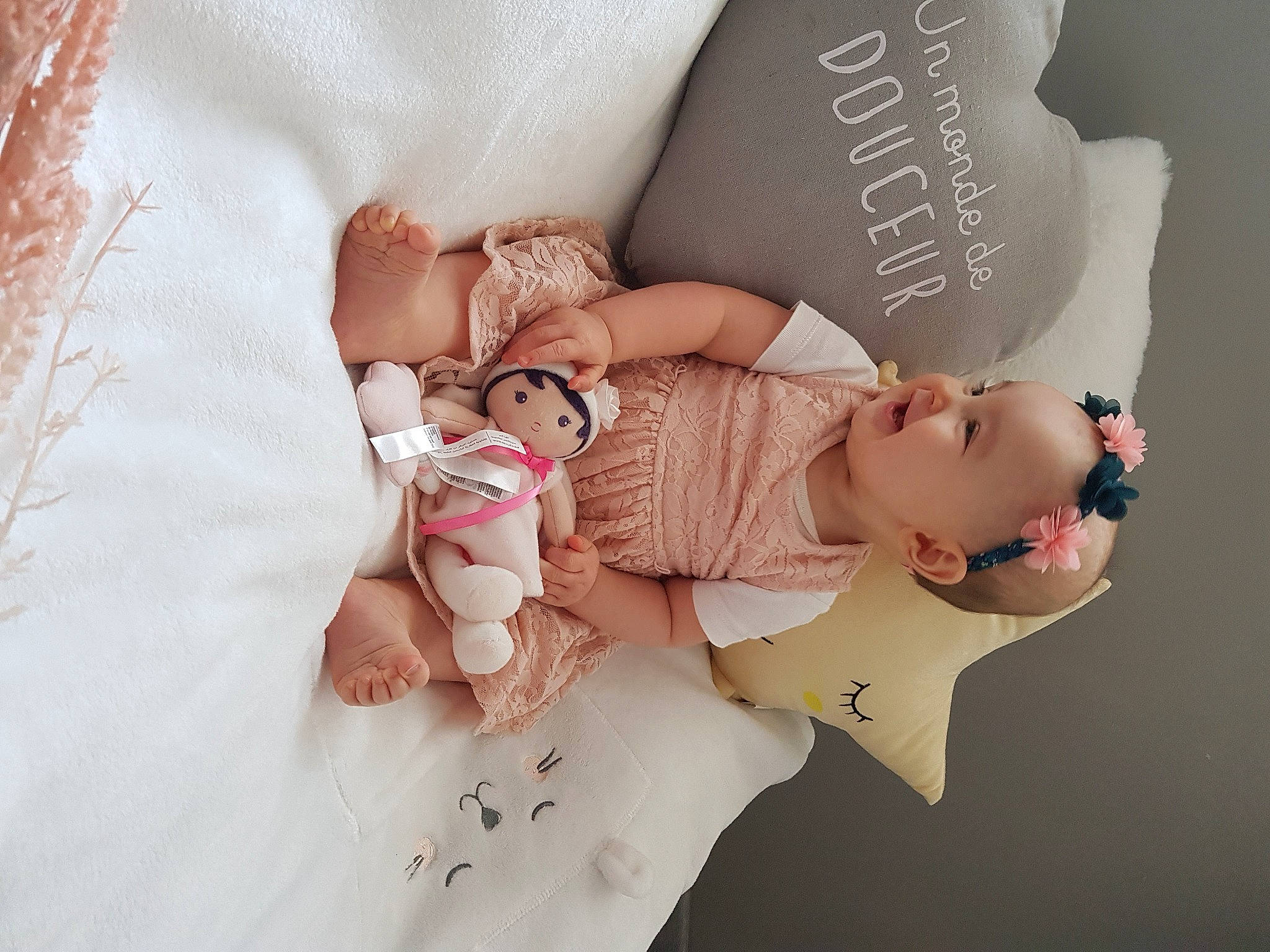 Joyce participe au concours pour gagner de l'argent avec cette photo : arm, baby, baby_toddler_clothing, comfort, dress, eyelash, facial_expression, finger, glasses, hand, happy, head, headgear, human_body, leg, lip, person, pink, skin, sleeve