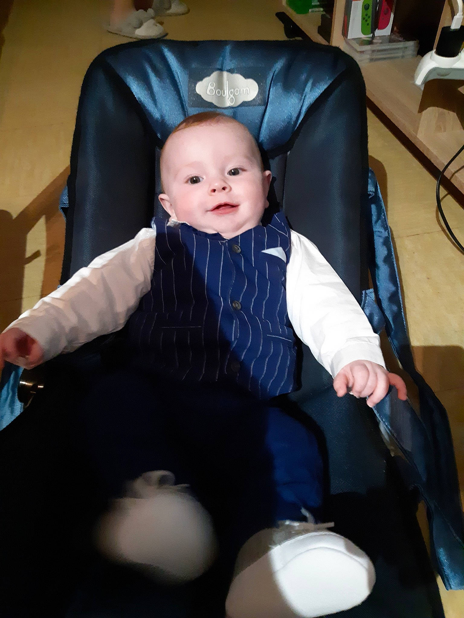 Logan a rejoint le concours — aidez-le/la à gagner de superbes lots ! baby, baby_carriage, baby_products, child, person, sitting, toddler