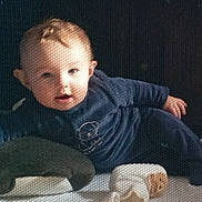 Keyden participe au concours pour gagner de l'argent avec cette photo : baby, blue_clothing, child, cozy, cute, face, footwear, hand, indoor, infant, mesh_overlay, person, pillow, plush_toy, relaxing, resting, smiling, soft_surface, toy, young_child