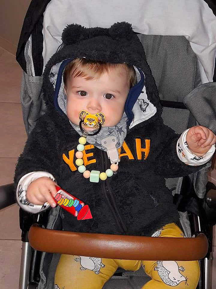 Martin a rejoint le concours — aidez-le/la à gagner de superbes lots ! baby_carriage, baby_products, child, person, product, toddler