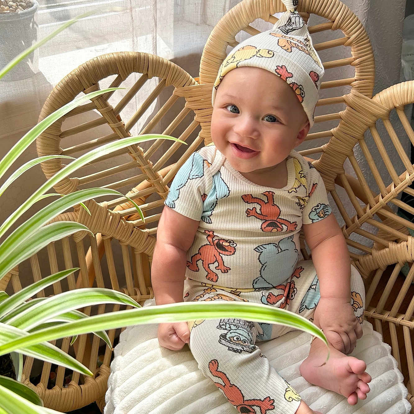 Oshin is registered to the contest to win money with this photo: baby, chair, clothing, crib, cushion, face, furniture, happy, hat, head, homedecor, infantbed, person, photography, plant, portrait, pottedplant, sitting, sleeve, smile