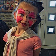 Zelda a rejoint le concours — aidez-le/la à gagner de superbes lots ! bow, butterfly, casual_clothing, child, door, dress, face_paint, girl, happy, headband, indoor, photography, pink, portrait, smile, standing, stone_wall, tile_floor, white_sweater, young