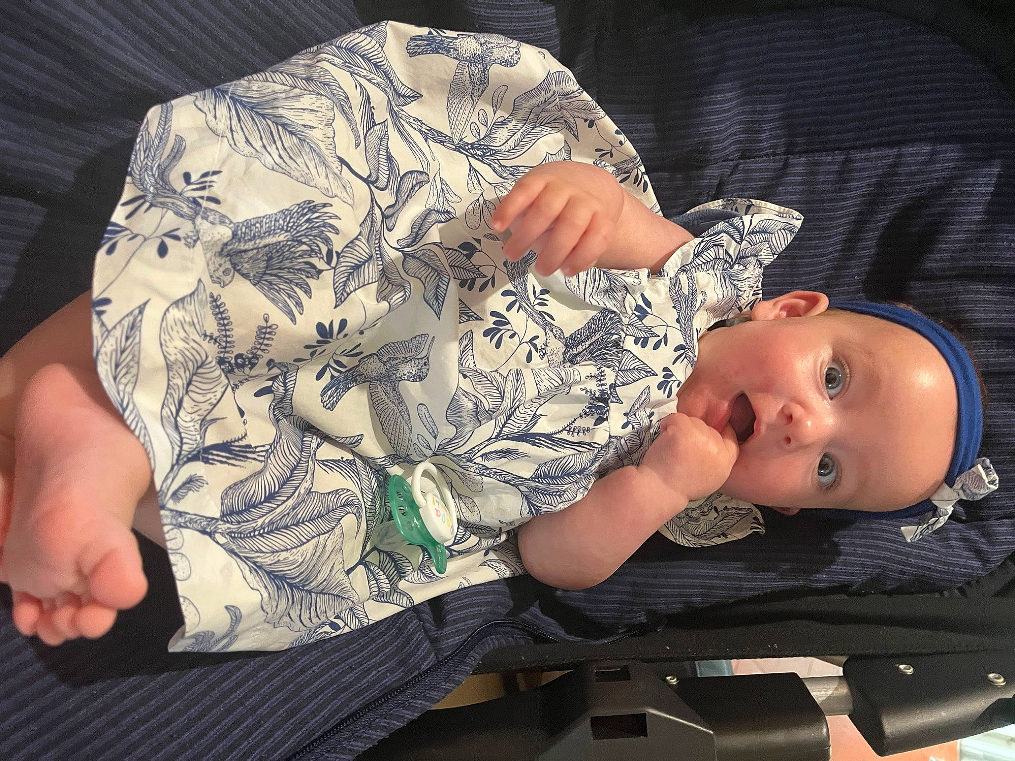 Iris participe au concours pour gagner de l'argent avec cette photo : arm, baby, baby_toddler_clothing, cheek, chest, child, comfort, cool, elbow, finger, gesture, hand, human_body, human_leg, mouth, pattern, person, skin, sleeve, surprise