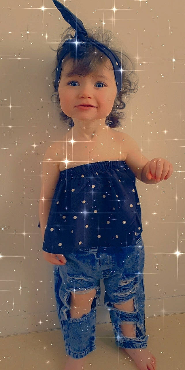 Mya participe au concours pour gagner de l'argent avec cette photo : blue, child, clothing, denim, fun, jeans, person, smile, standing, toddler