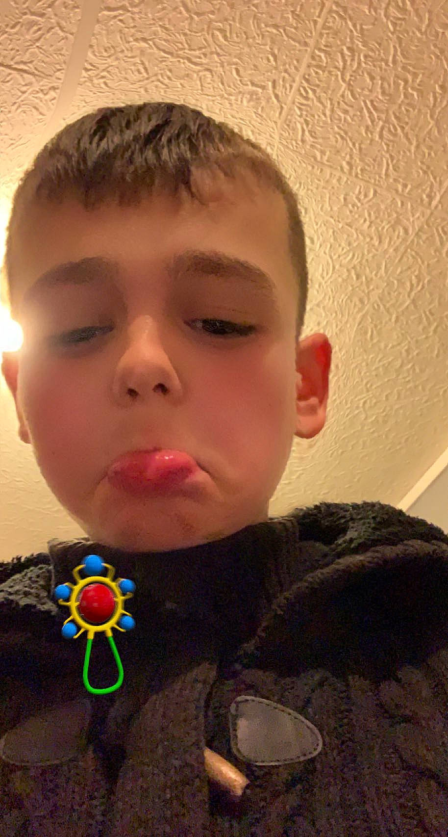 Axel a rejoint le concours — aidez-le/la à gagner de superbes lots ! black_hair, cheek, child, chin, cool, ear, eye, eyebrow, eyelash, facial_expression, forehead, hairstyle, happy, human_body, iris, lip, neck, nose, person, skin