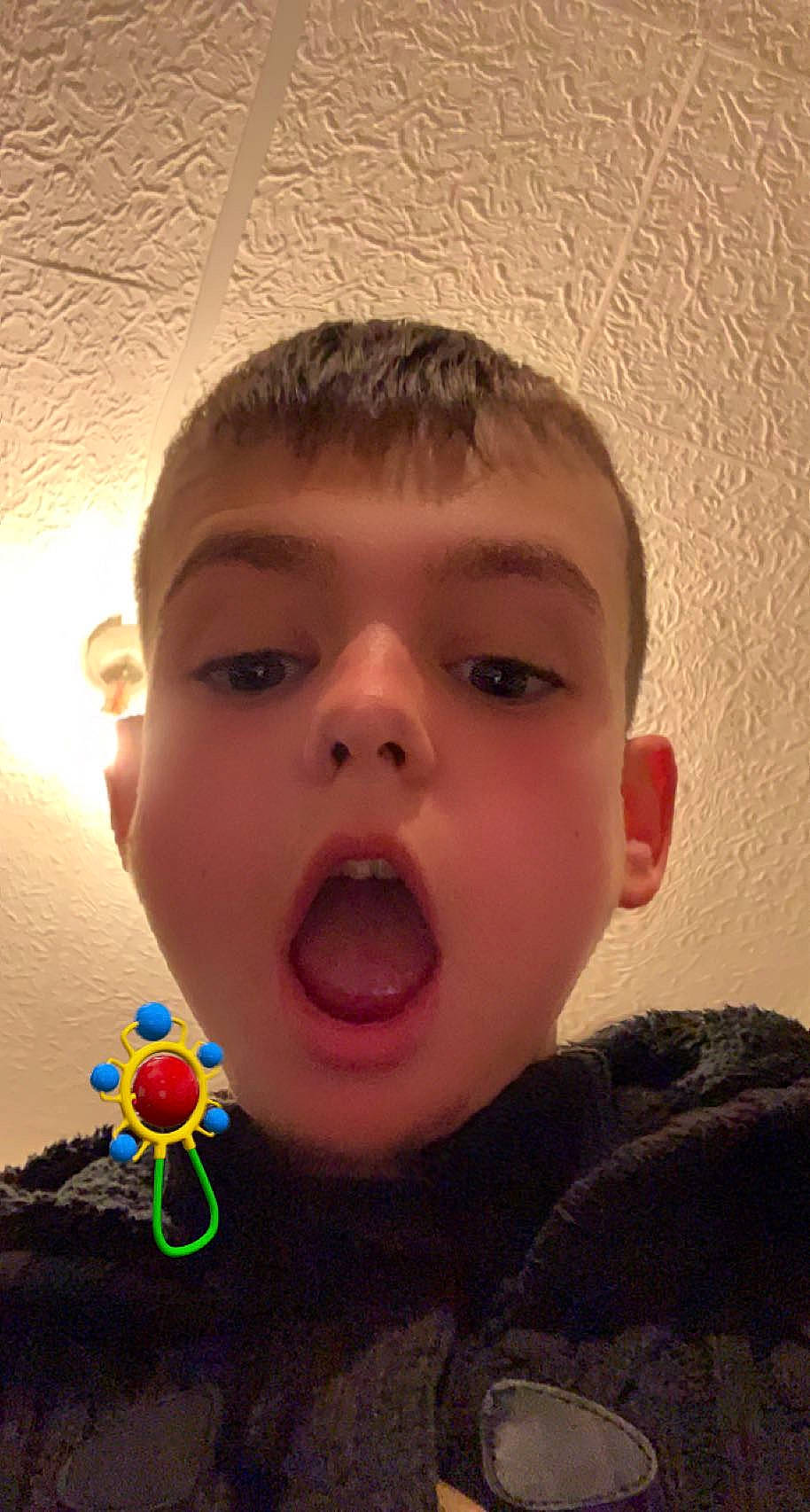 Axel a rejoint le concours — aidez-le/la à gagner de superbes lots ! cheek, chin, cool, ear, eye, eyelash, flash_photography, forehead, gesture, happy, head, human_body, iris, jaw, light, lip, neck, nose, organ, person