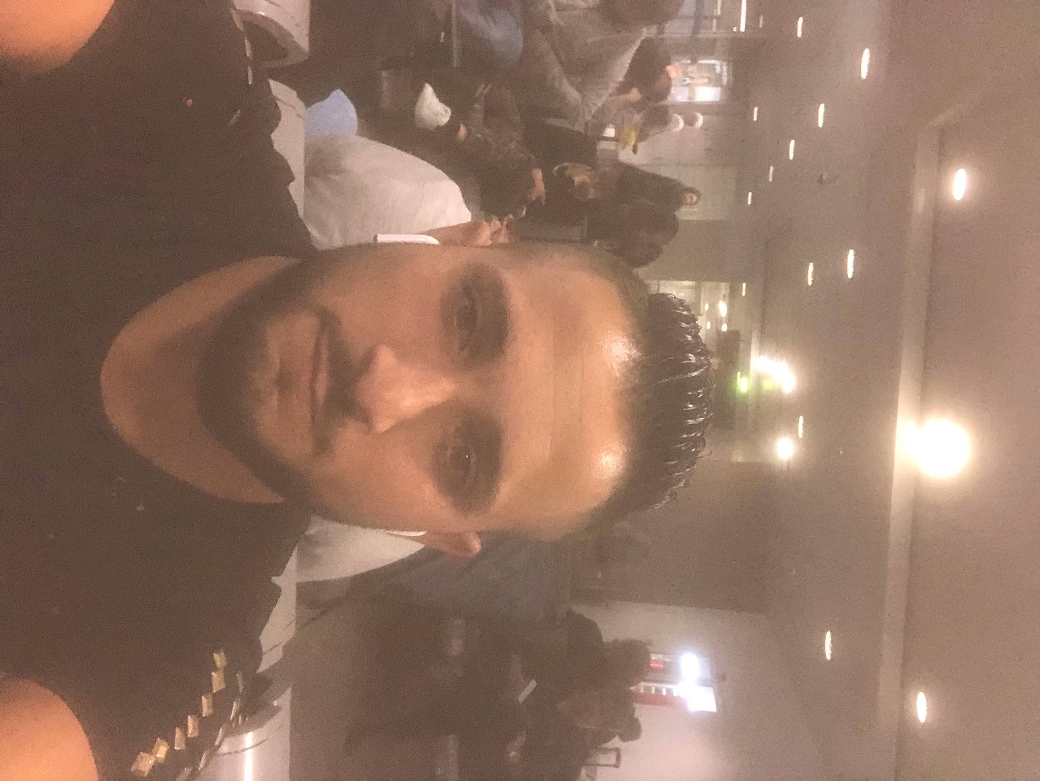 Slav a rejoint le concours — aidez-le/la à gagner de superbes lots ! cool, eyebrow, jaw, lens_flare, person, photograph, snapshot, tie, transparent_material