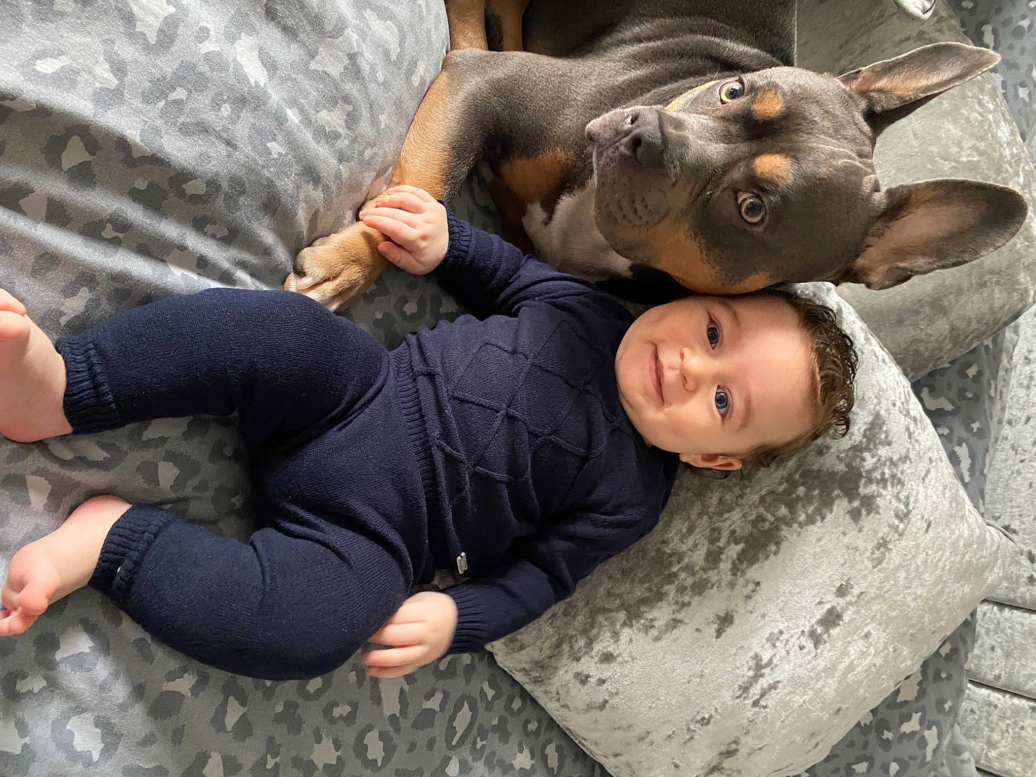 Ernie is registered to the contest to win money with this photo: barefoot, child, comfort, dress, foot, fun, fur, gesture, grass, grey, hand, happy, human_leg, leisure, person, plant, sitting, smile, sunglasses, tree