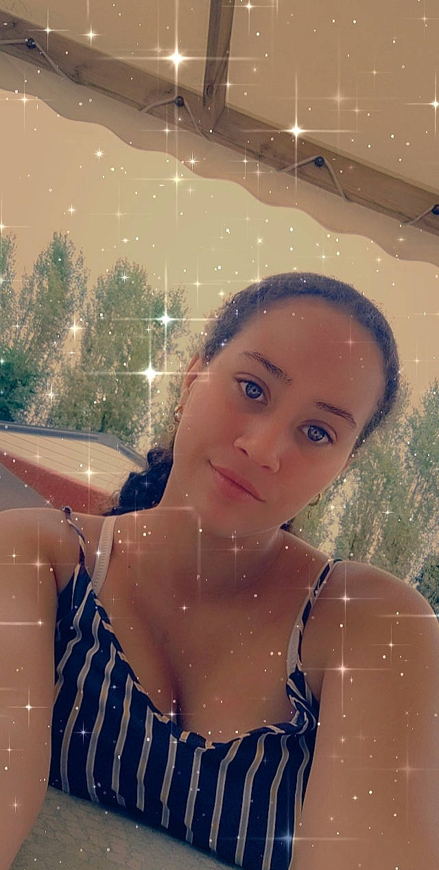 Beverly a rejoint le concours — aidez-le/la à gagner de superbes lots ! abdomen, bathing, blond, brown_hair, chest, electric_blue, eyebrow, facial_expression, fawn, freezing, fun, hair, hairstyle, happy, leisure, lingerie_top, lip, person, trunk, waist