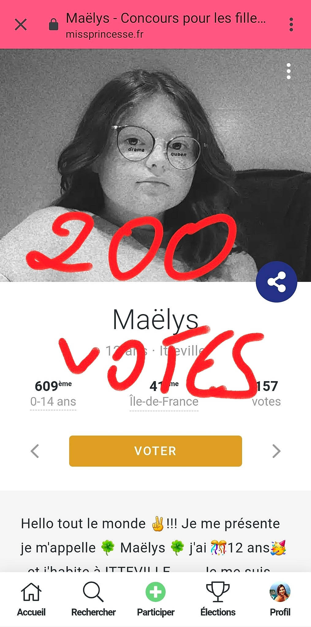 Raphaël a rejoint le concours — aidez-le/la à gagner de superbes lots ! advertising, circle, cool, eyebrow, eyelash, eyewear, flash_photography, font, glasses, graphics, hair, hairstyle, happy, lip, mouth, person, photo_caption, poster, publication, vision_care