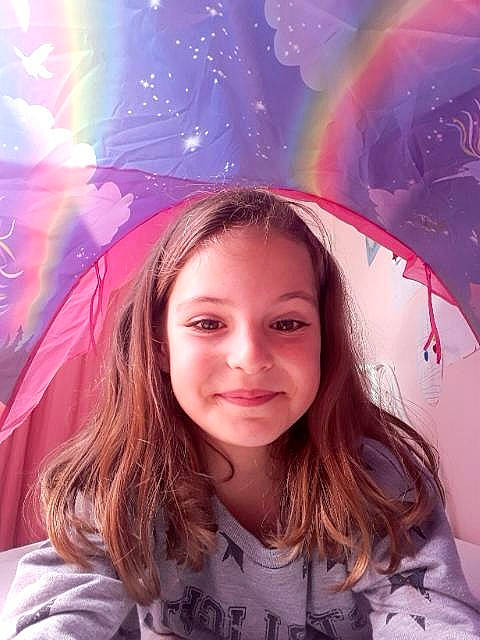 Mia participe au concours pour gagner de l'argent avec cette photo : beauty, brown_hair, child, eye, face, forehead, fun, hair, hair_coloring, head, iris, joy, lip, long_hair, meteorological_phenomenon, person, photography, pink, purple, rainbow