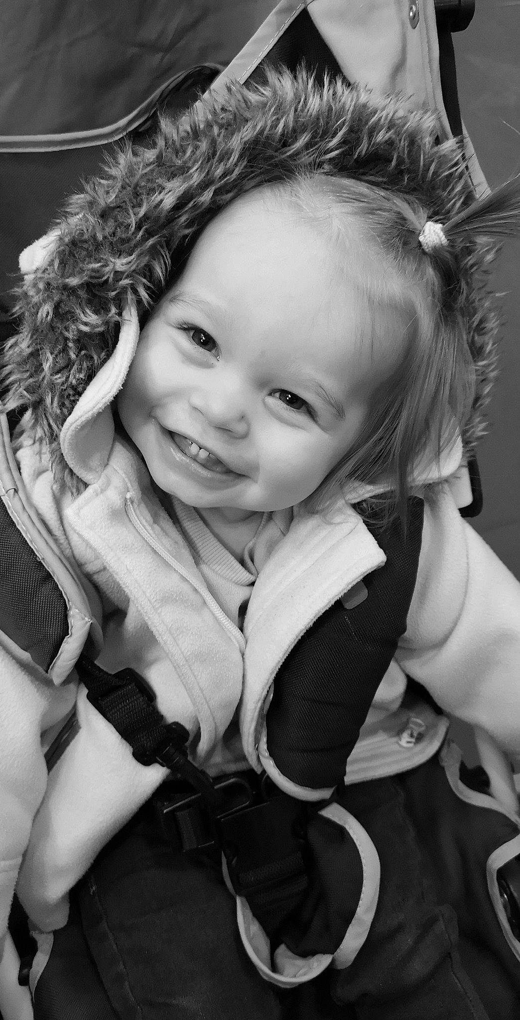 Melyna participe au concours pour gagner de l'argent avec cette photo : beauty, black, black_and_white, child, emotion, eye, fun, girl, happiness, human, joy, monochrome, monochrome_photography, person, photograph, photography, portrait_photography, skin, smile, snapshot