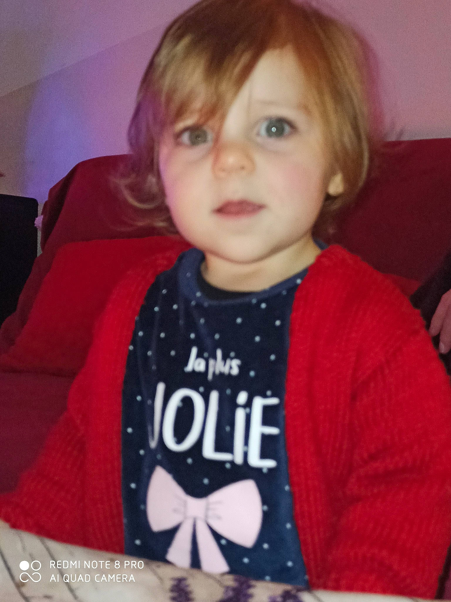 Joan a rejoint le concours — aidez-le/la à gagner de superbes lots ! cheek, child, cool, eye, eyebrow, face, forehead, hair, outerwear, person, smile, t_shirt, toddler