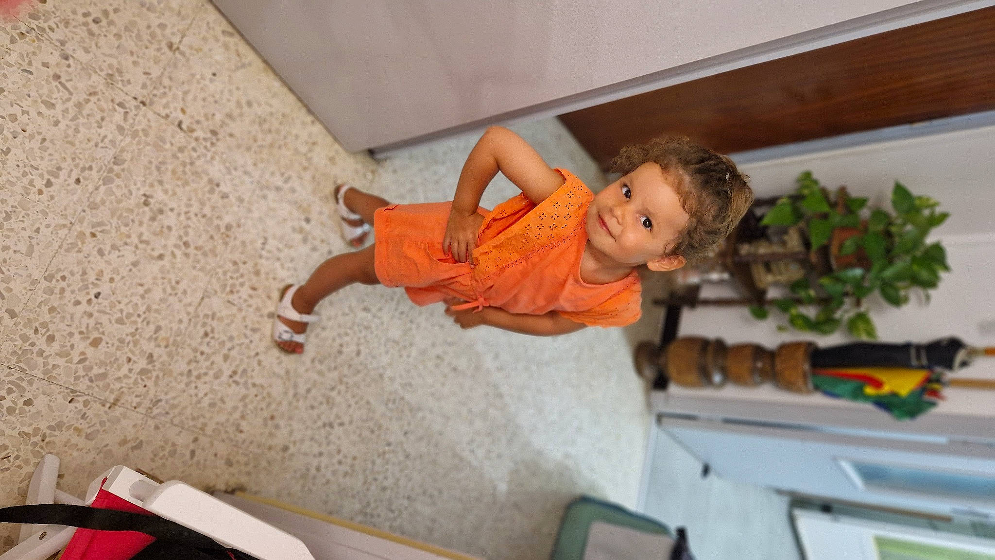 Tiana participe au concours pour gagner de l'argent avec cette photo : child, comfort, elbow, flooring, fun, hardwood, human_leg, joy, knee, leisure, person, plant, room, sitting, sock, thigh, toddler, vacation, wood