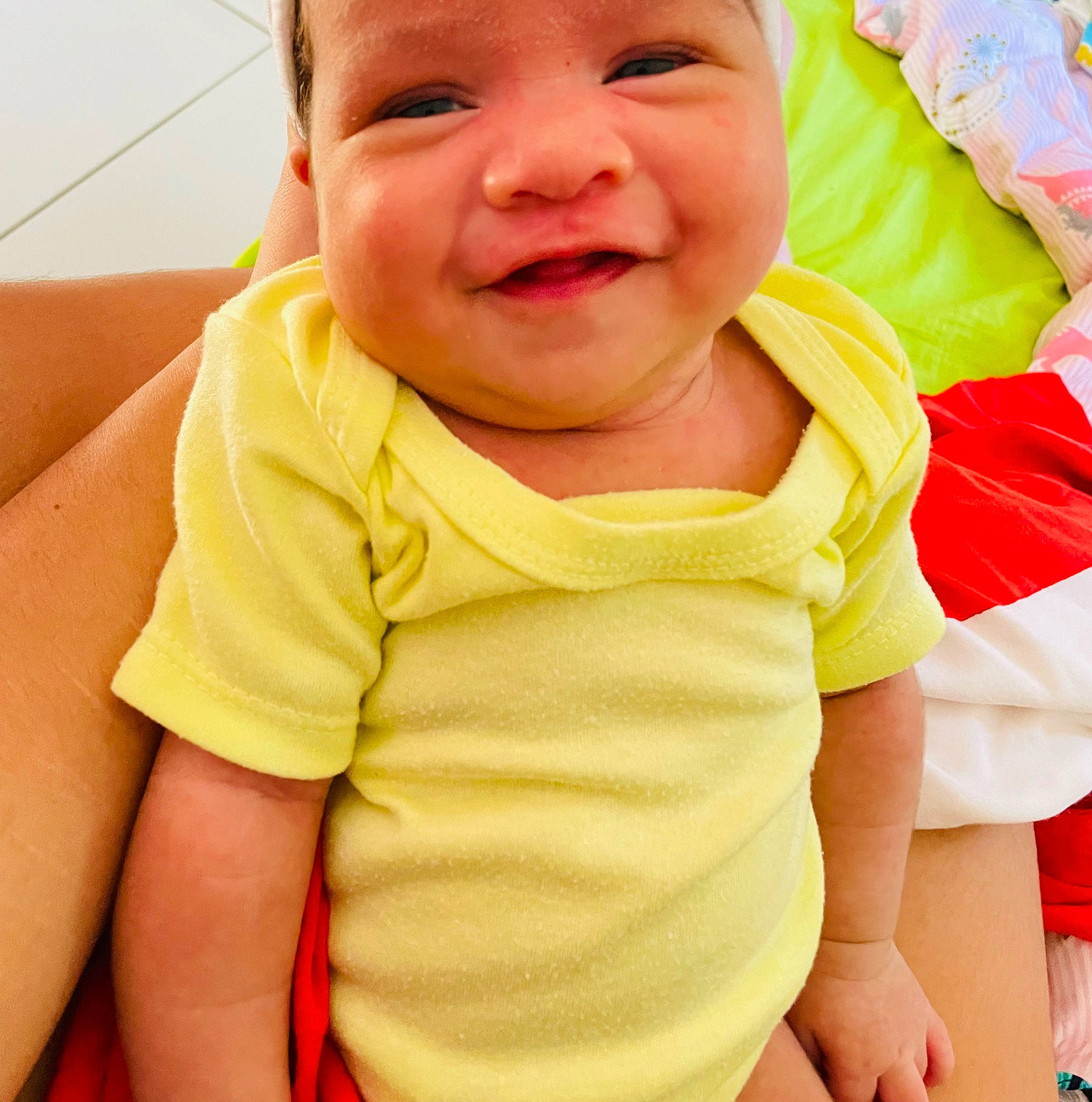 Lise participe au concours pour gagner de l'argent avec cette photo : baby, baby_laughing, baby_toddler_clothing, cheek, chin, collar, comfort, cool, facial_expression, finger, happy, headwear, lip, mouth, neck, nose, person, pink, skin, sleeve