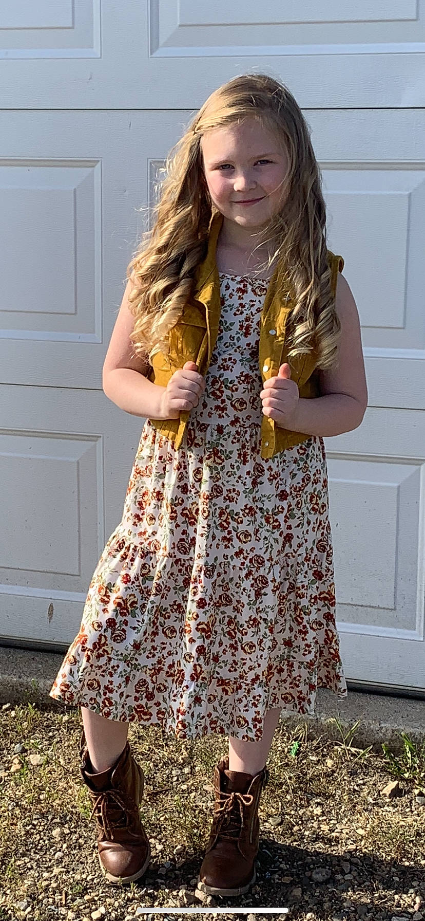 Sayge is registered to the contest to win money with this photo: bag, beauty, clothing, day_dress, door, fashion, fashion_design, formal_wear, grass, happy, joint, joy, orange, person, photograph, sleeve, smile, street_fashion, summer, trunk