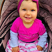 Romy participe au concours pour gagner de l'argent avec cette photo : toddler, child, smiling, pink_headband, pink_shirt, striped_skirt, stroller, baby, cute, happy, portrait, outdoor, clothing, seat, person, face, hands, baby_girl, fashion, headwear