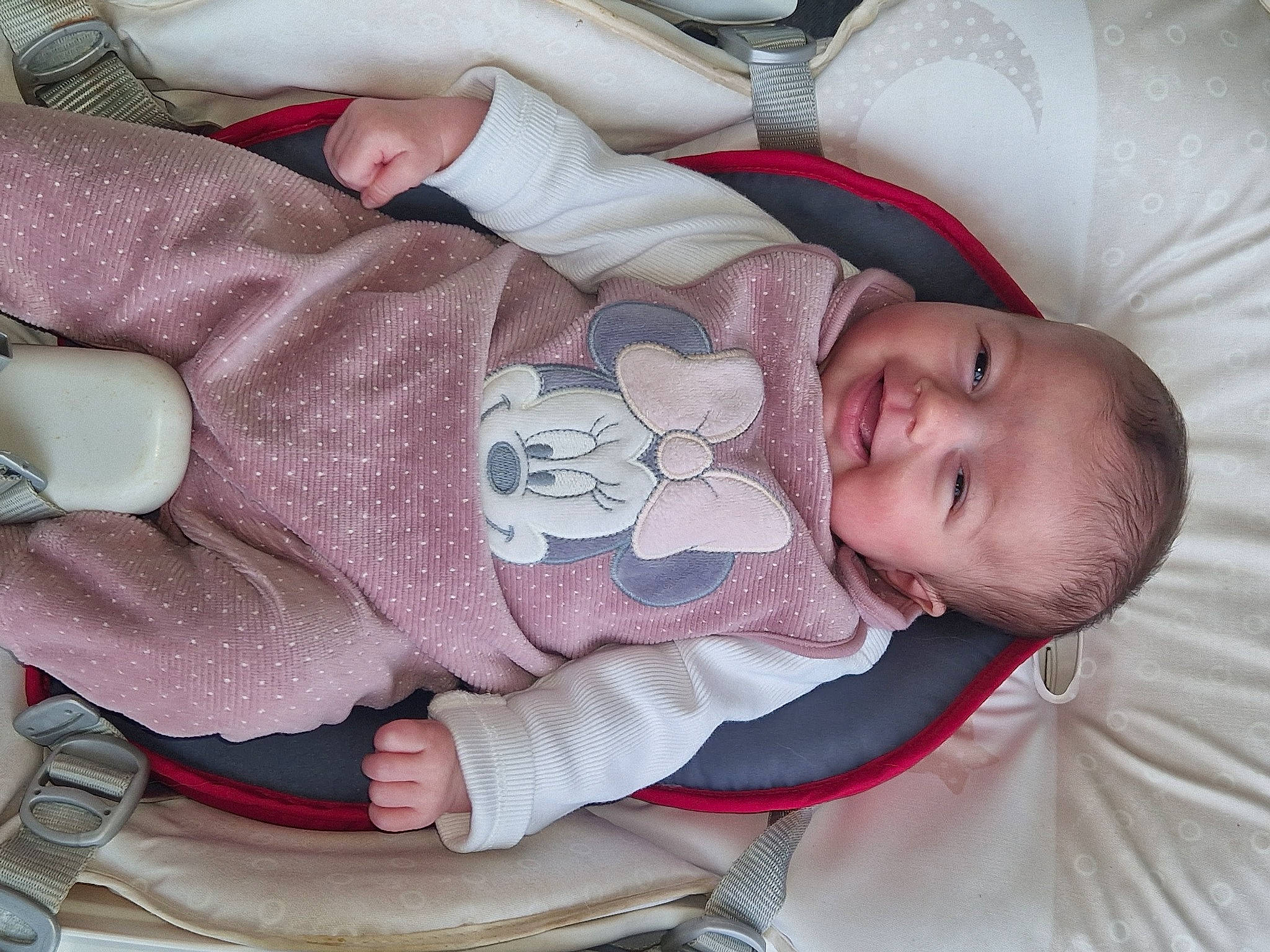 Jannah a rejoint le concours — aidez-le/la à gagner de superbes lots ! baby, baby_carriage, baby_products, baby_toddler_clothing, cheek, child, comfort, eye, eyelash, finger, linens, mouth, nail, pattern, person, pink, sitting, skin, sleeve, thumb