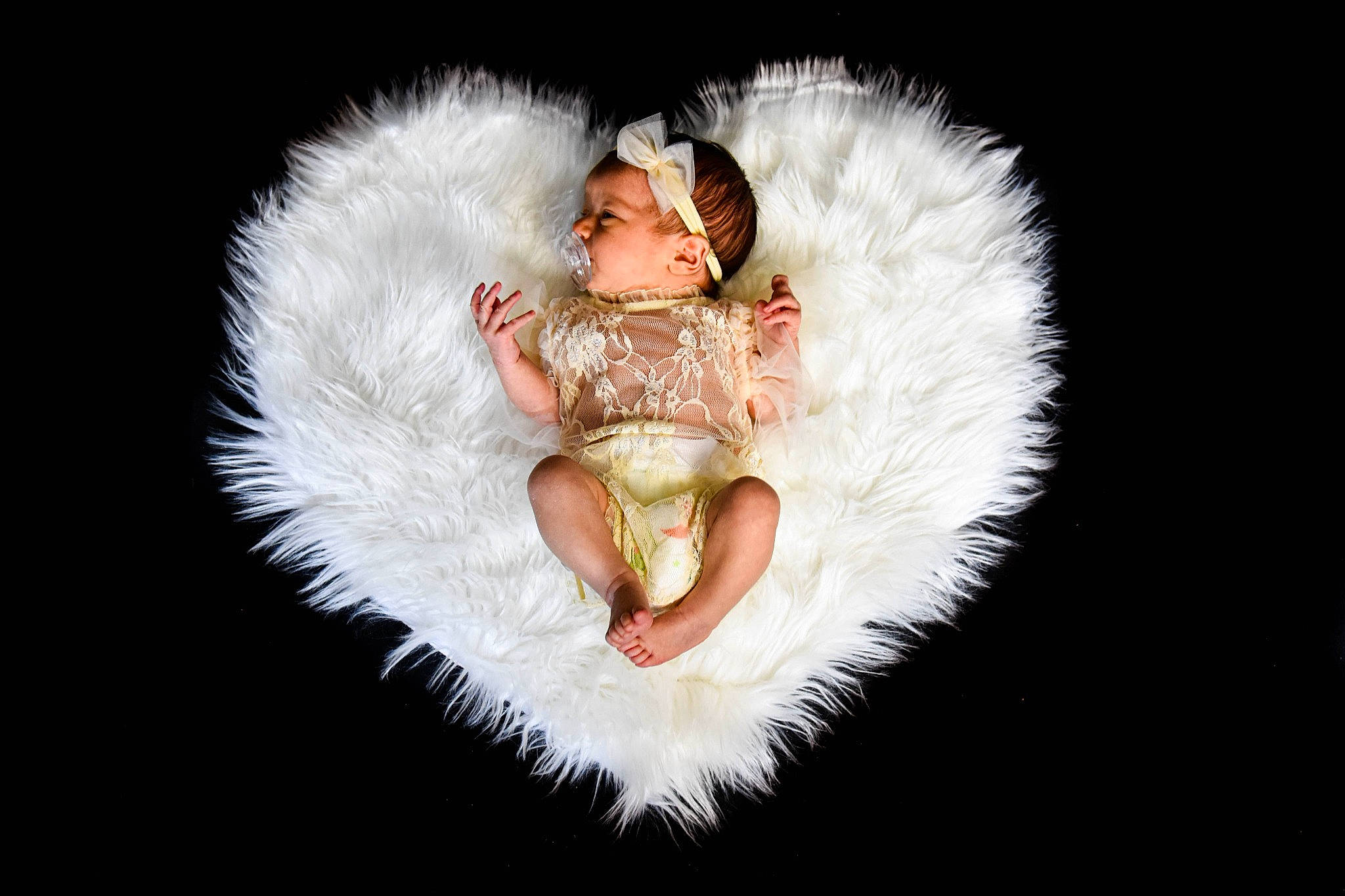 Jannah a rejoint le concours — aidez-le/la à gagner de superbes lots ! angel, art, darkness, dress, entertainment, event, fashion_design, feather, fictional_character, flash_photography, fur, fur_clothing, happy, headgear, headpiece, human_body, mythical_creature, performing_arts, person, supernatural_creature