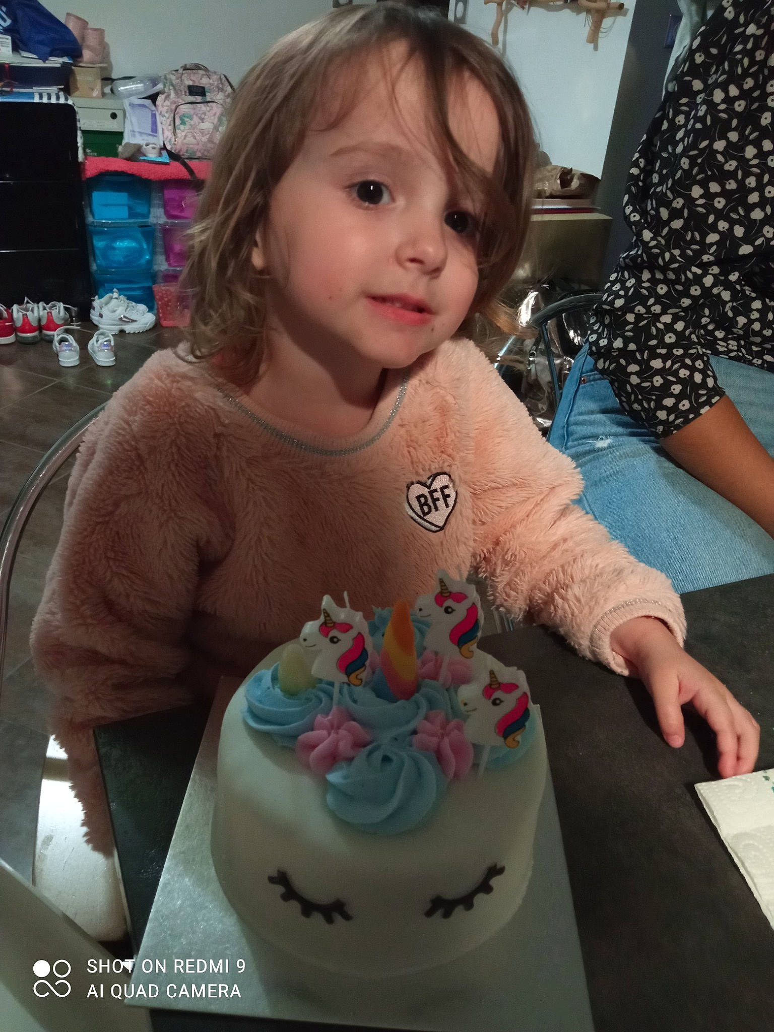 Leïla a rejoint le concours — aidez-le/la à gagner de superbes lots ! baked_goods, birthday_cake, buttercream, cake, cake_decorating, cake_decorating_supply, cool, dessert, dress, event, food, fun, happy, person, photograph, pink, sugar_cake, sugar_paste, table, textile