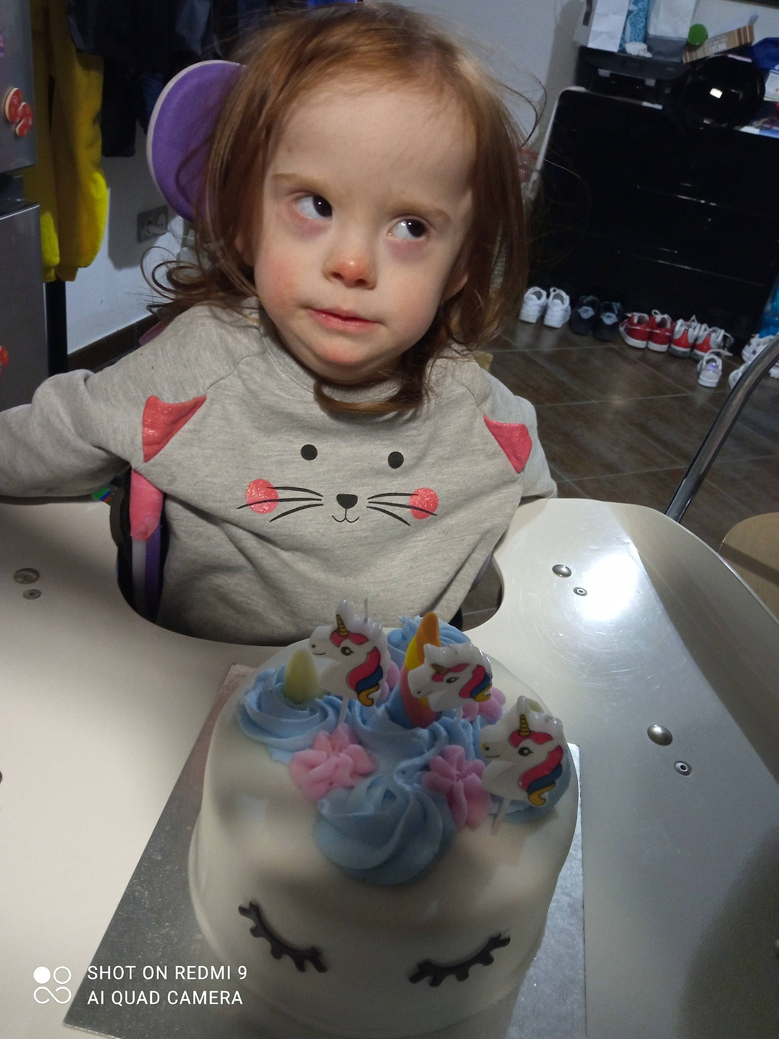 Leïla a rejoint le concours — aidez-le/la à gagner de superbes lots ! baked_goods, birthday, birthday_cake, birthday_candle, buttercream, cake, cake_decorating, cake_decorating_supply, cheek, child, dessert, event, eye, face, food, hair, person, sugar_cake, sugar_paste, table