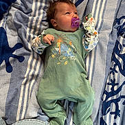 Giulia participe au concours pour gagner de l'argent avec cette photo : baby, blanket, child, clothing, comfort, cute, fabric, face, head, indoors, infant, lying_down, onesie, pacifier, patterned, portrait, resting, sleepwear, soft, striped