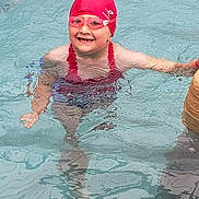 Lilou participe au concours pour gagner de l'argent avec cette photo : baby, bathing, bathingcap, bikini, cap, clothing, face, hat, head, leisureactivities, person, pool, sport, swimming, swimmingcap, swimmingpool, swimwear, water, watersports