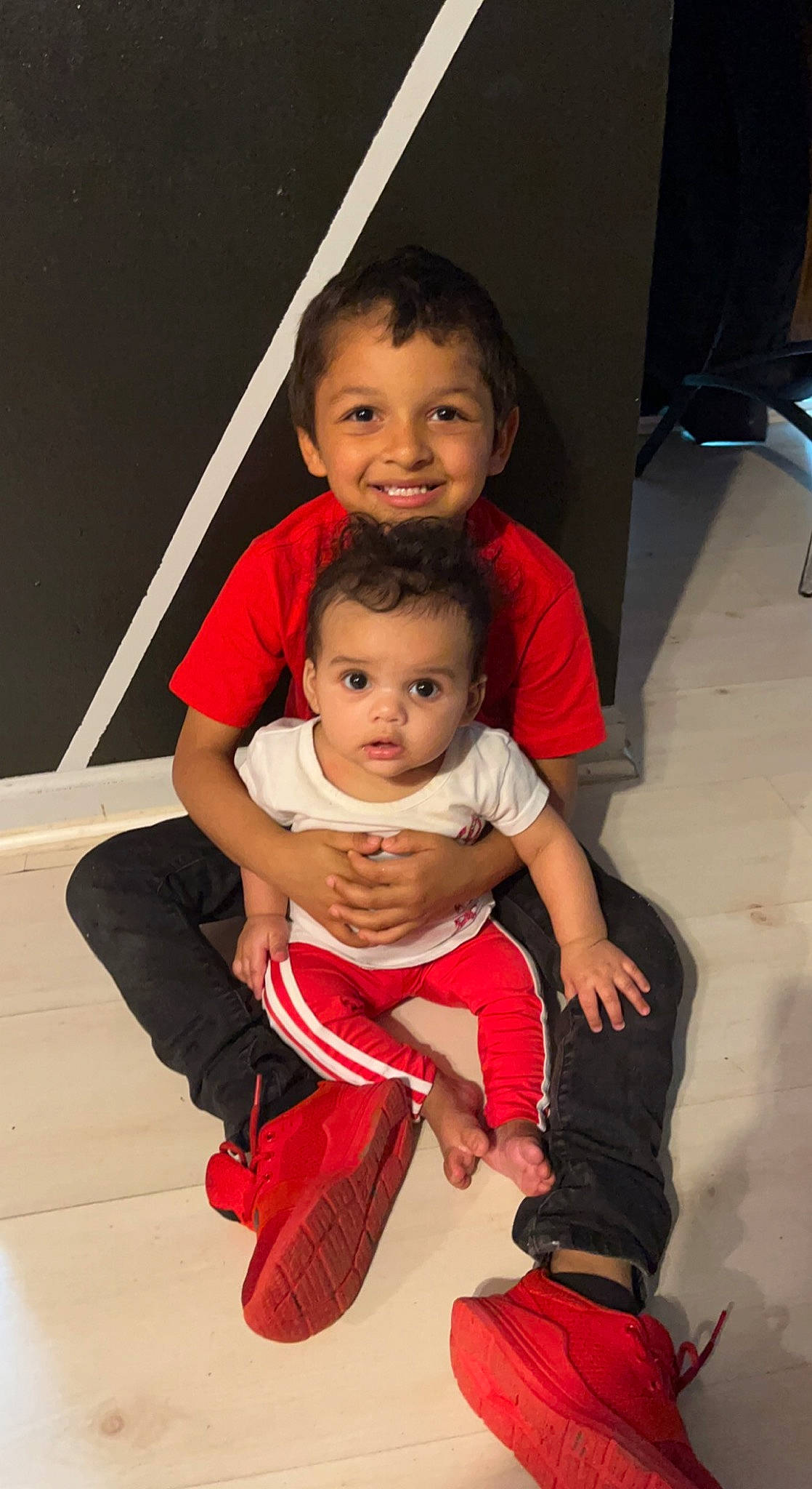 Cameron is registered to the contest to win money with this photo: cheek, eye, face, finger, flash_photography, fun, hair, happy, head, human_body, joint, joy, lap, leg, mouth, person, red, shoulder, skin, smile