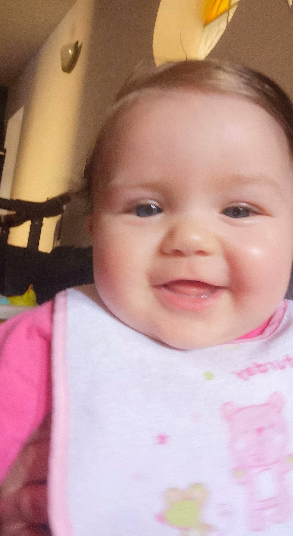 Djellybeel a rejoint le concours — aidez-le/la à gagner de superbes lots ! baby, baby_toddler_clothing, cheek, chin, collar, eyebrow, eyelash, facial_expression, forehead, happy, iris, joy, lip, mouth, neck, nose, person, pink, skin, sleeve