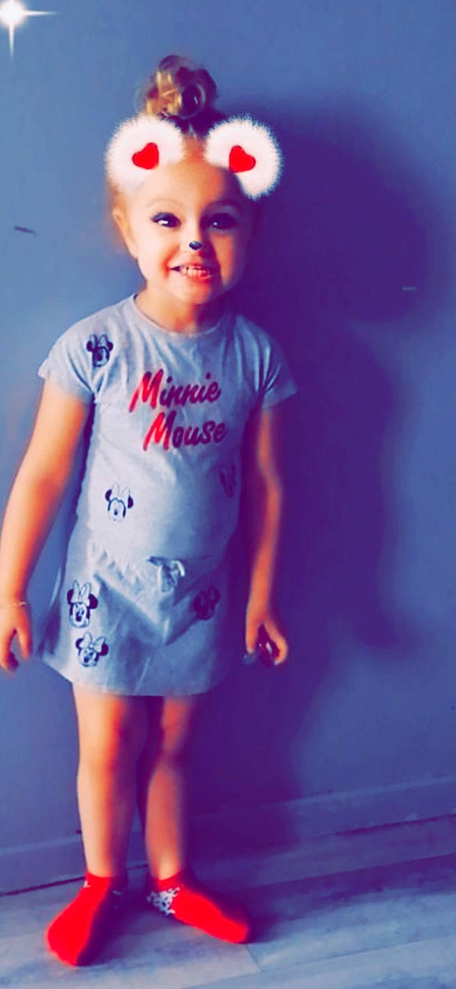 Camelia a rejoint le concours — aidez-le/la à gagner de superbes lots ! blue, cheek, child, child_model, cool, dress, fictional_character, forehead, fun, head, headwear, joy, lip, nose, person, photography, pink, purple, smile, standing