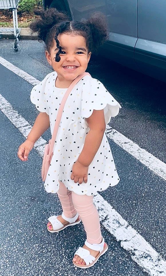 Camila is registered to the contest to win money with this photo: asphalt, baby_toddler_clothing, child, cool, gesture, hairstyle, happy, head, joint, joy, leg, person, photograph, road_surface, shoe, sleeve, smile, standing, street_fashion, style