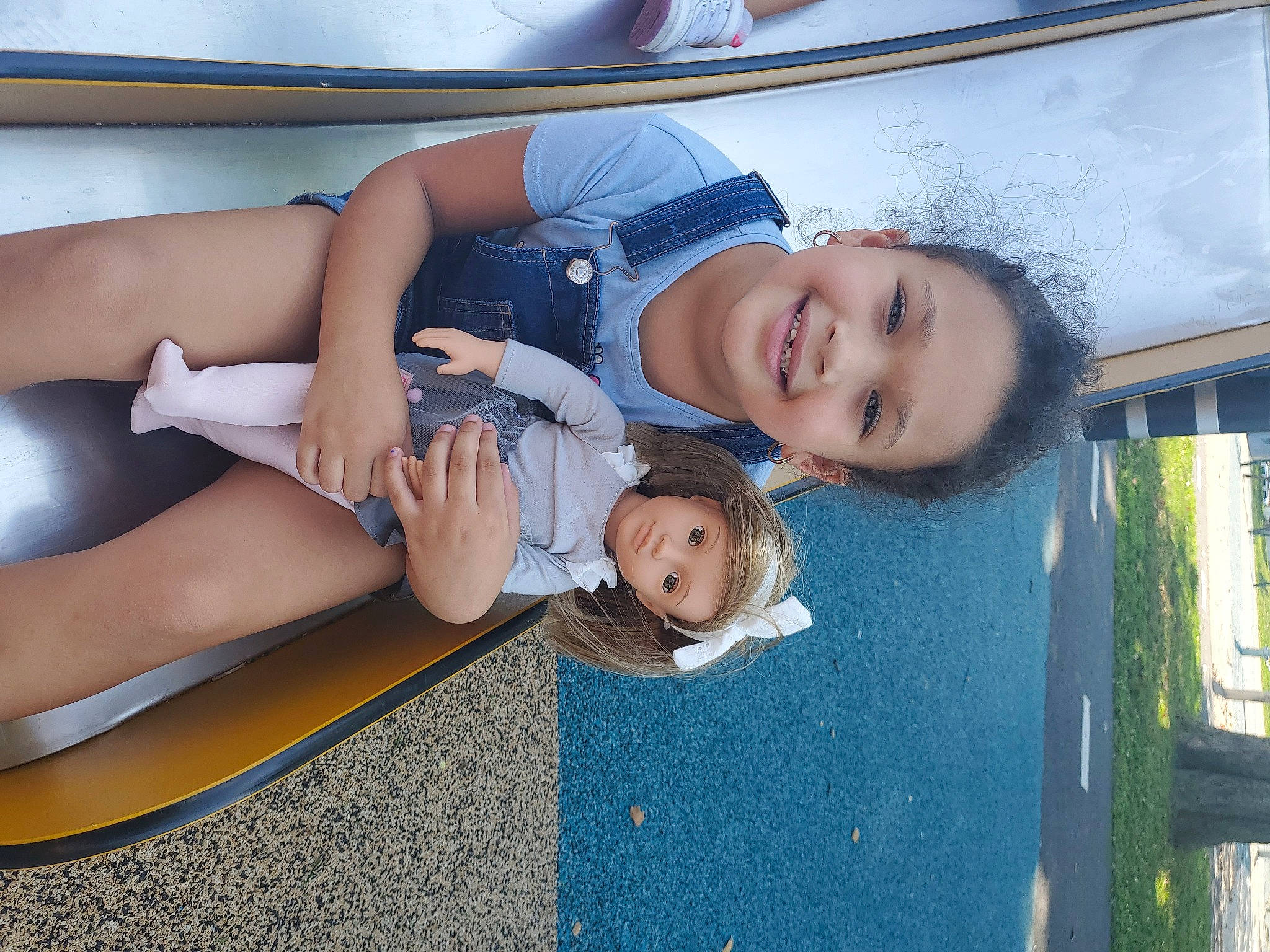 Gwendolyn is registered to the contest to win money with this photo: blond, child, comfort, elbow, electric_blue, foot, fun, happy, human_leg, joy, knee, lap, leisure, person, recreation, sitting, skin, smile, thigh, toddler