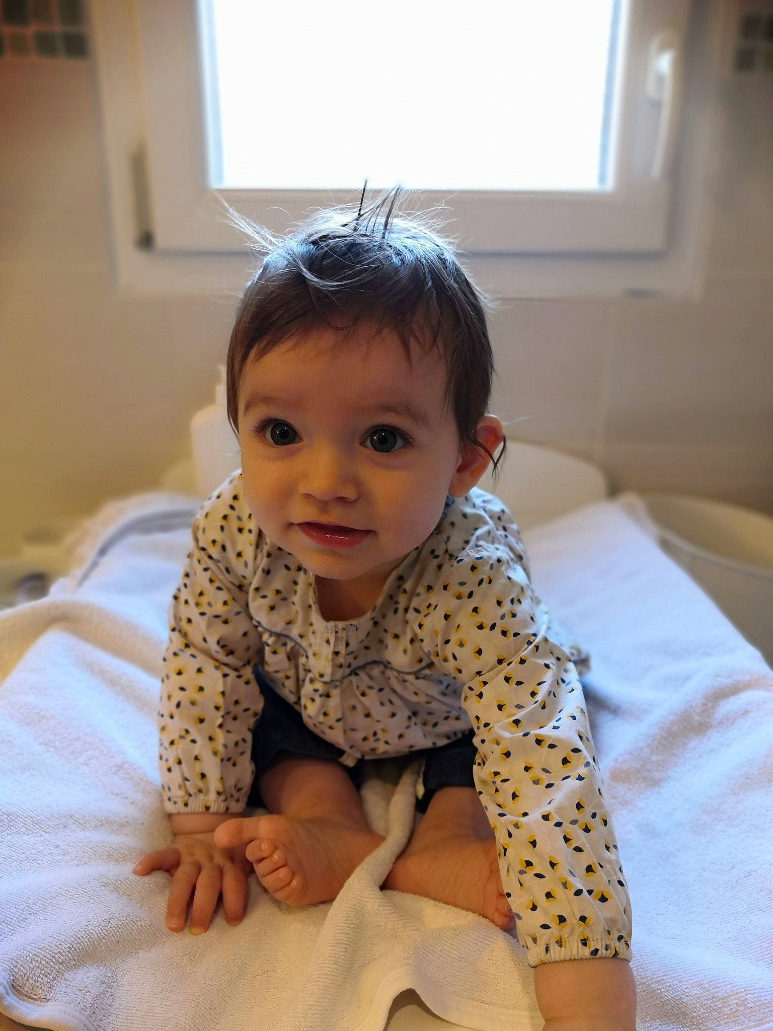 Eryn participe au concours pour gagner de l'argent avec cette photo : arm, baby, baby_toddler_clothing, cheek, chin, comfort, eye, finger, floor, flooring, human_body, joint, neck, nose, person, skin, sleeve, smile, toddler, tummy_time