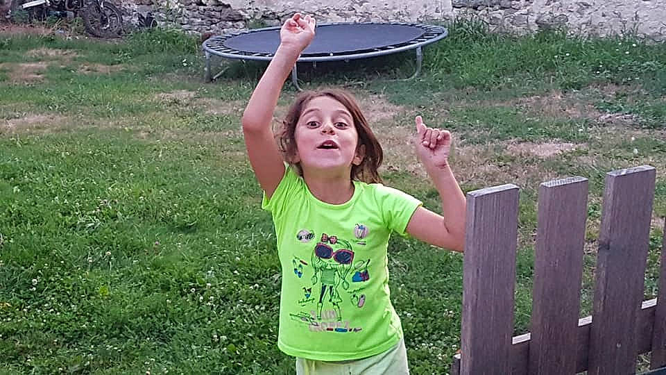 Luna a rejoint le concours — aidez-le/la à gagner de superbes lots ! hula_hoop, person