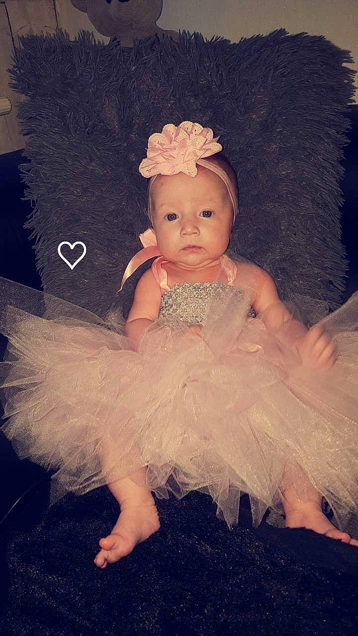 Shaina a rejoint le concours — aidez-le/la à gagner de superbes lots ! baby, ballet_tutu, child, clothing, costume, costume_accessory, doll, dress, hair_accessory, headpiece, person