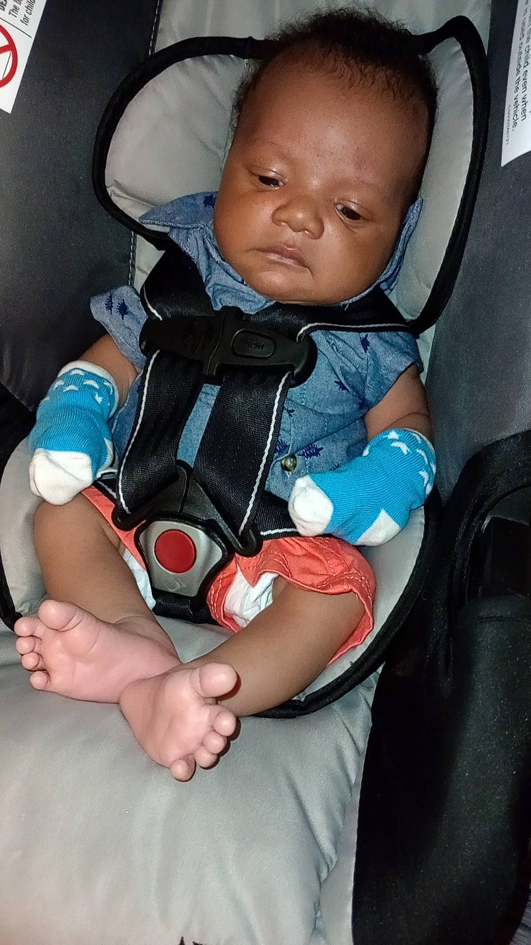 Malakhi is registered to the contest to win money with this photo: auto_part, baby, baby_carriage, baby_in_car_seat, baby_products, baby_safety, baby_toddler_clothing, car_seat, cheek, child, comfort, electric_blue, finger, lap, person, seat_belt, service, sitting, thigh, thumb