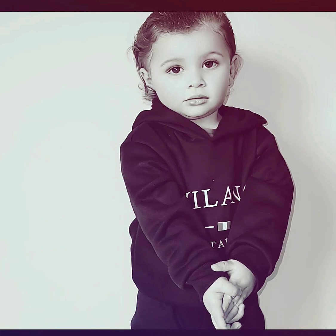 Azariah participe au concours pour gagner de l'argent avec cette photo : calm, casual_clothing, child, curly_hair, cute, expressionless, face, fashion, hands, hoodie, indoor, innocent, looking_at_camera, minimalist_background, monochrome, person, portrait, standing, studio_lighting, young_child