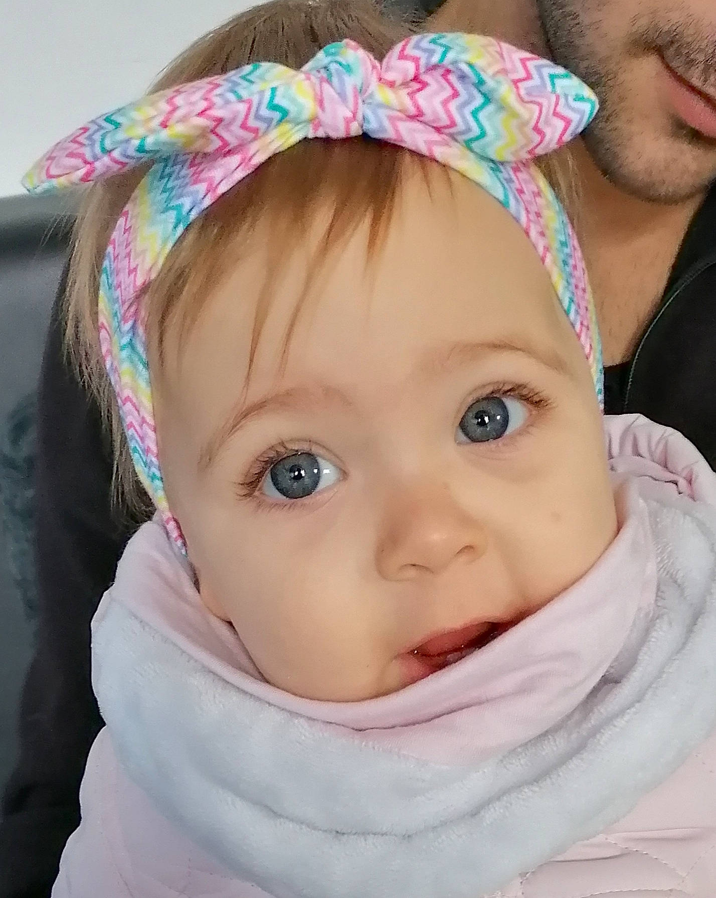 Kaylie participe au concours pour gagner de l'argent avec cette photo : baby, cheek, child, eye, face, fashion_accessory, forehead, hair_accessory, head, headband, headgear, iris, lip, mouth, person, pink, skin, toddler