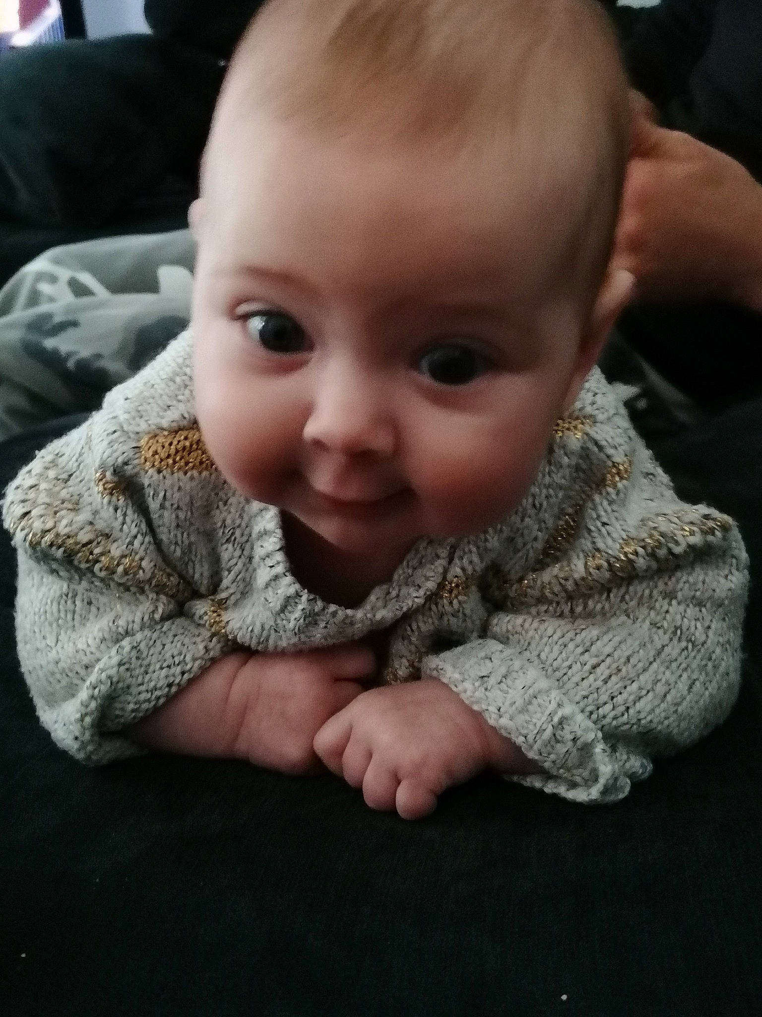 Kaylie participe au concours pour gagner de l'argent avec cette photo : baby, cheek, child, chin, ear, eye, face, facial_expression, finger, forehead, fun, hand, head, iris, lip, mouth, nose, person, skin, smile