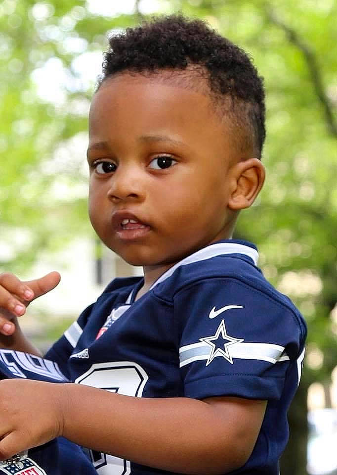 Lee is registered to the contest to win money with this photo: child, person, toddler