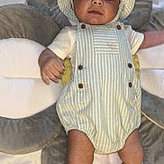 François a rejoint le concours — aidez-le/la à gagner de superbes lots ! baby, infant, child, romper, hat, striped_clothing, soft_cushion, flower_shape, lying_down, alert, wide_eyes, skin, arm, leg, baby_clothes, cozy, indoor, person, newborn, cute