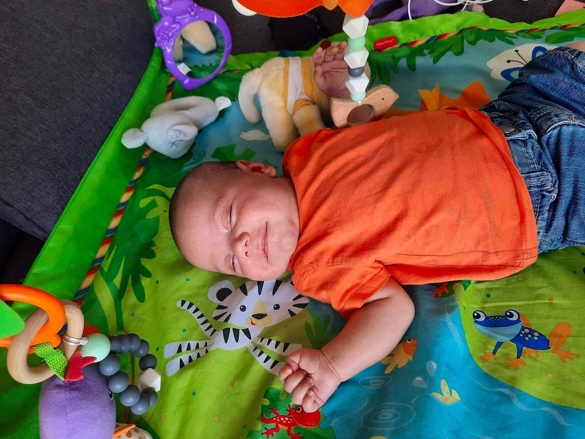 Flavien a rejoint le concours — aidez-le/la à gagner de superbes lots ! baby, baby_products, baby_toys, bedtime, child, nap, person, play, product, sleep, toddler, toy